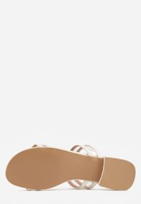 Born2be - Białe Klapki z Geometrycznymi Paskami Adriameda. Okazja: na co dzień. Kolor: biały. Wzór: geometria. Sezon: lato. Styl: casual, elegancki, wakacyjny #8