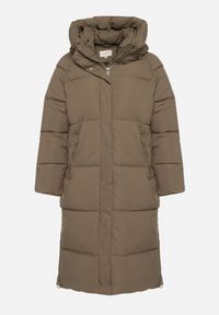 Born2be - Ciemnozielona Pikowana Kurtka Zimowa z Kapturem i Bocznymi Suwakami Falossea. Okazja: na co dzień. Typ kołnierza: kaptur. Kolekcja: plus size. Kolor: zielony. Materiał: poliester, dzianina, jeans. Sezon: zima. Styl: casual, klasyczny #5