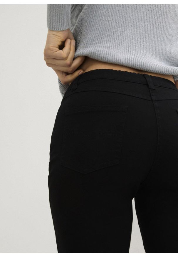 bonprix - Spodnie ze stretchem. Kolor: czarny. Materiał: bawełna