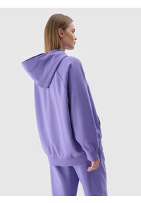 4f - 4F Bluza dresowa nierozpinana z kapturem damska - fioletowa XXL. Okazja: na co dzień. Typ kołnierza: kaptur. Kolor: fioletowy. Materiał: dresówka. Długość rękawa: raglanowy rękaw. Wzór: napisy, gładki, ze splotem. Styl: sportowy, casual