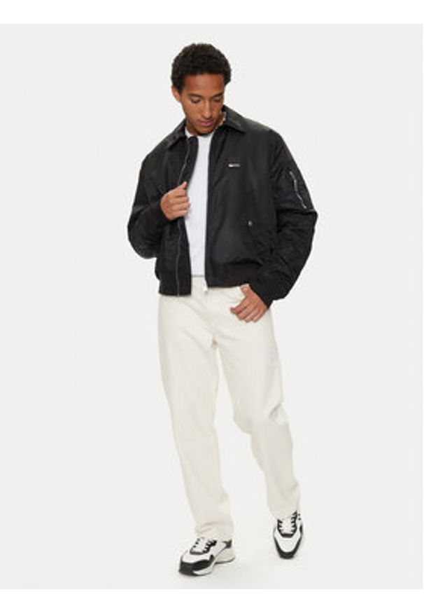Karl Lagerfeld Jeans Kurtka bomber 245D1501 Czarny Regular Fit. Kolor: czarny. Materiał: syntetyk