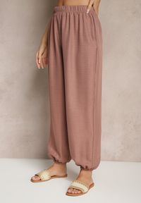 Renee - Brązowe Spodnie Joggery High Waist ze Ściągaczami Korilanea. Okazja: na co dzień. Stan: podwyższony. Kolor: brązowy. Styl: elegancki, casual