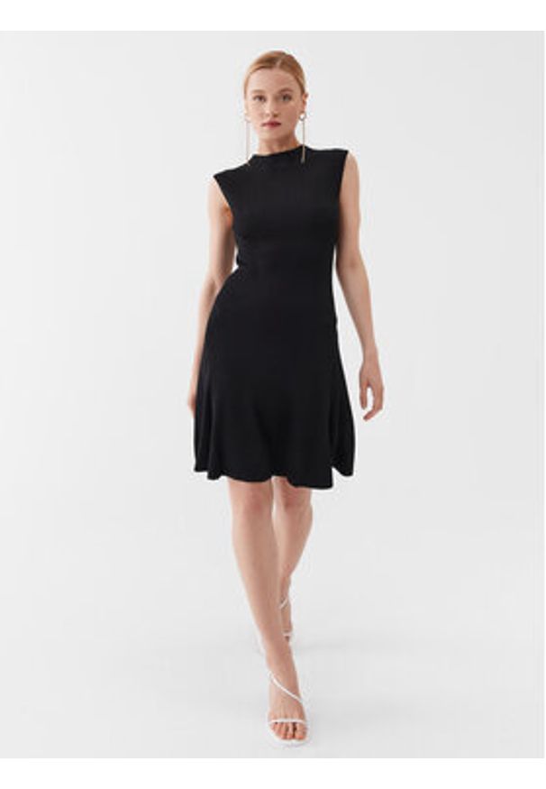 Guess Sukienka codzienna W3YK20 Z2U00 Czarny Slim Fit. Okazja: na co dzień. Kolor: czarny. Materiał: syntetyk, wiskoza. Typ sukienki: proste. Styl: casual