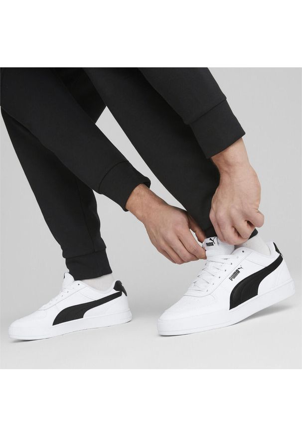 Buty do chodzenia męskie Puma Caven. Zapięcie: sznurówki. Kolor: biały, czarny, wielokolorowy. Materiał: syntetyk, tkanina, materiał. Szerokość cholewki: normalna. Sport: turystyka piesza