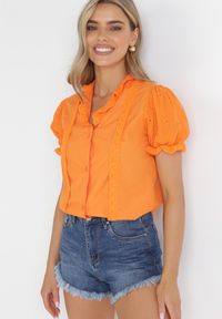 Born2be - Pomarańczowa Koszula z Bufiastymi Rękawami i Koronkowymi Tasiemkami Jasly. Kolor: pomarańczowy. Materiał: koronka. Długość rękawa: krótki rękaw. Długość: krótkie. Wzór: aplikacja. Sezon: wiosna, lato #4