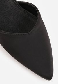 Born2be - Czarne Satynowe Czółenka Vices Ozdobione Cyrkoniami ze Skórzaną Wkładką Resigala. Okazja: na wesele, na co dzień, na ślub cywilny. Zapięcie: pasek. Kolor: czarny. Wzór: aplikacja. Materiał: skóra, satyna. Sezon: wiosna, lato. Obcas: na obcasie. Styl: wizytowy, casual, klasyczny. Wysokość obcasa: średni #4