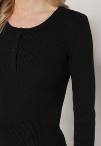 Born2be - Czarny Sweter z Wiskozą Zdobiony Metaliczną Nicią i Guzikami przy Dekolcie Lianola. Okazja: na co dzień. Kolor: czarny. Materiał: wiskoza. Wzór: aplikacja. Styl: casual #4