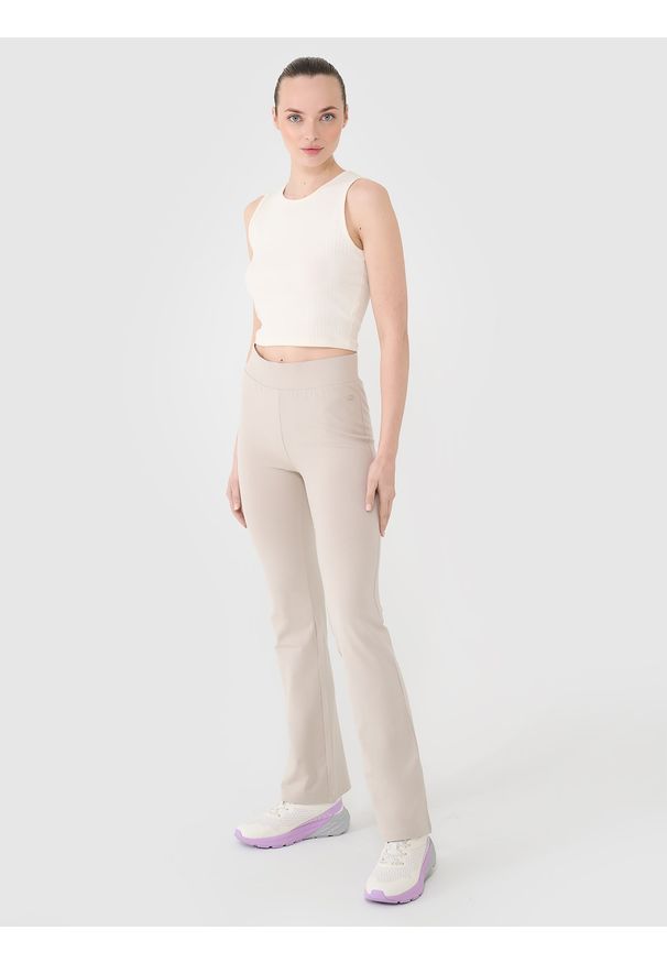 4f - 4F Legginsy z rozszerzanymi nogawkami damskie - beżowe XS. Okazja: na co dzień. Stan: podwyższony. Kolor: beżowy. Materiał: guma, elastan, bawełna, materiał, dzianina, jersey. Długość: długie. Wzór: ze splotem, gładki, jednolity. Styl: casual, sportowy