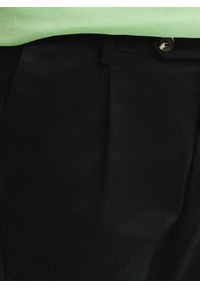 Pako Lorente - PAKO LORENTE - Czarne spodnie z zaszewkami. Okazja: na co dzień. Kolor: czarny. Materiał: elastan, bawełna. Wzór: gładki. Styl: casual #3