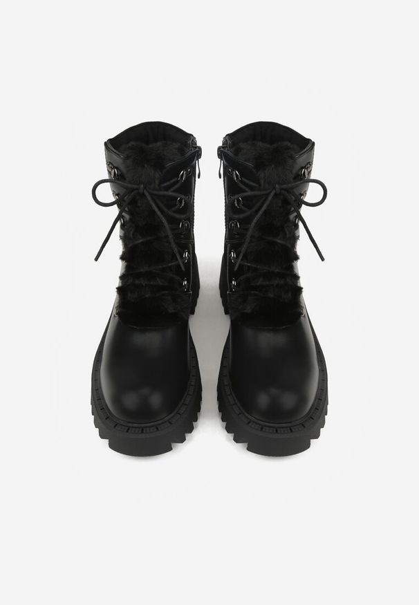 Born2be - Czarne Causualowe Trapery Zdobione Futerkiem na Języku Charnas. Okazja: na spacer, na co dzień. Kolor: czarny. Materiał: futro. Szerokość cholewki: normalna. Wzór: aplikacja. Styl: casual, klasyczny