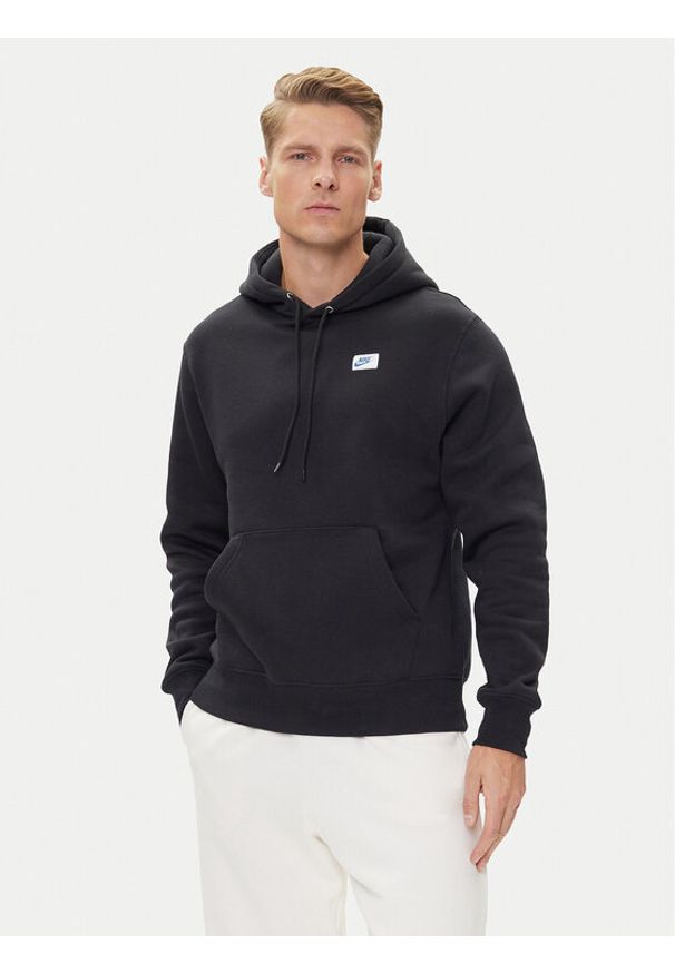 Nike Bluza Club HV5779 Czarny Regular Fit. Kolor: czarny. Materiał: bawełna