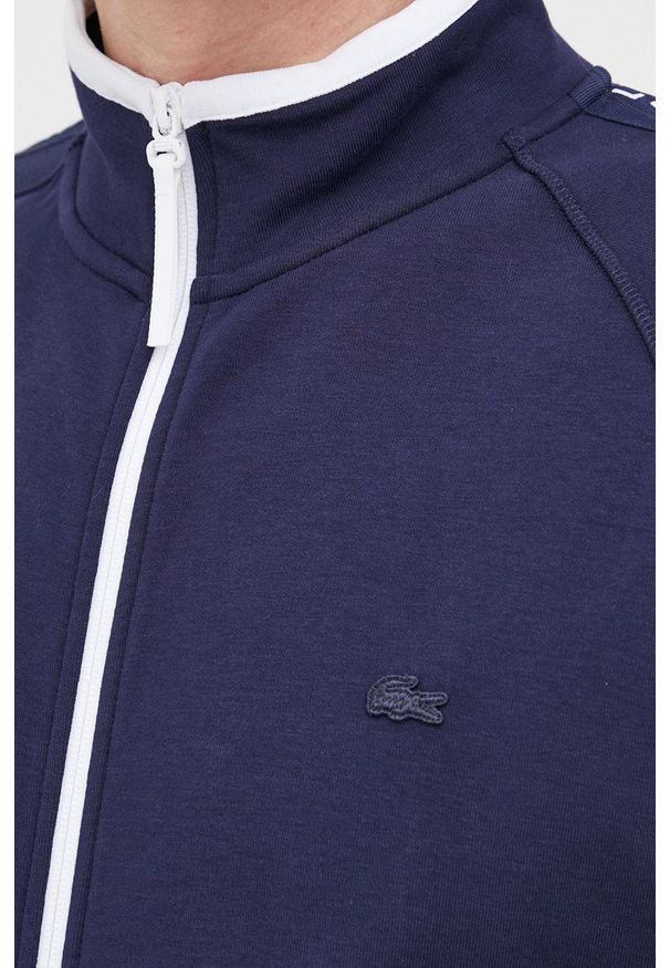 Lacoste Bluza męska kolor granatowy gładka. Okazja: na co dzień. Kolor: niebieski. Materiał: dzianina. Długość rękawa: raglanowy rękaw. Wzór: gładki. Styl: casual