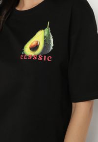 Born2be - Czarny T-shirt z Bawełną i Motywem Awokado Addixa. Okazja: na co dzień. Kolor: czarny. Materiał: bawełna. Styl: klasyczny, casual #4