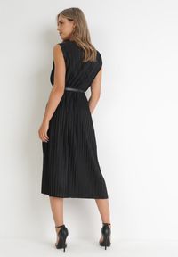 Born2be - Czarna Plisowana Sukienka Midi z Paskiem z Imitacji Skóry Sharia. Kolor: czarny. Materiał: skóra. Długość rękawa: bez rękawów. Styl: elegancki. Długość: midi #3