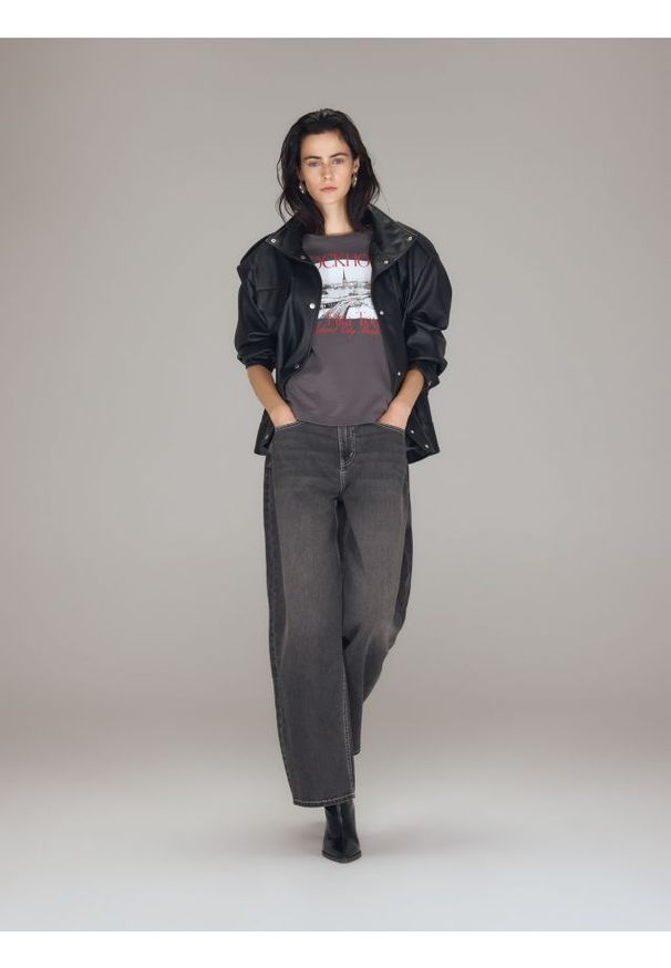 Reserved - T-shirt z nadrukiem - ciemnoszary. Kolor: szary. Materiał: dzianina, bawełna. Wzór: nadruk