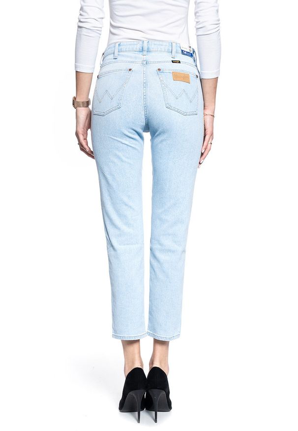 Wrangler - SPODNIE DAMSKIE WRANGLER RETRO STRAIGHT BALLAD BLUE W22AJHXA3 112127790. Styl: retro
