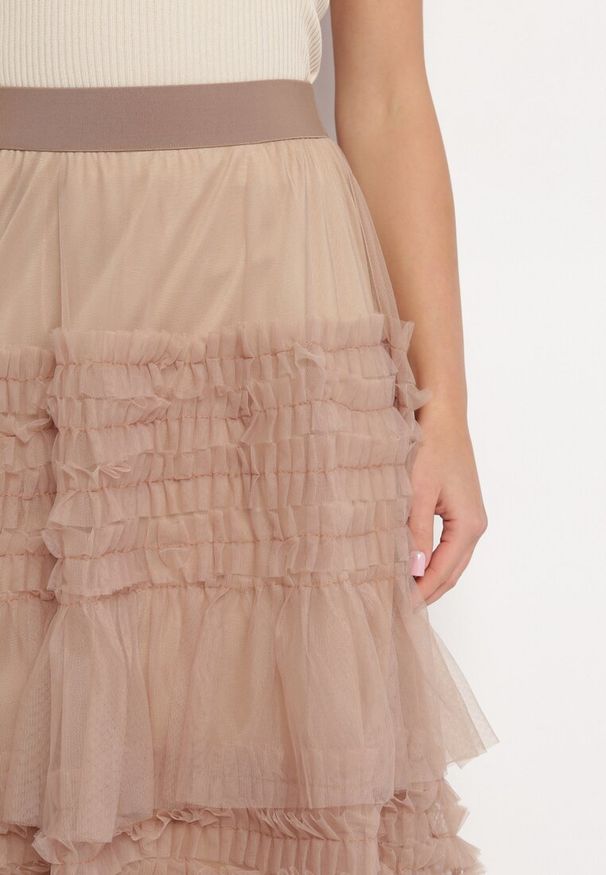 Born2be - Ciemnobeżowa Rozkloszowana Spódnica z Falbankami Warda. Kolor: beżowy. Wzór: aplikacja