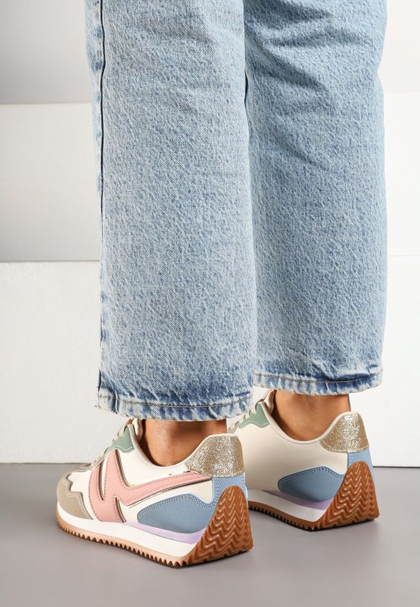 Renee - Różowe Sneakersy z Geometrycznym Wzorem i Metaliczną Wstawką Zolio. Okazja: na co dzień. Zapięcie: sznurówki. Kolor: różowy. Materiał: jeans. Wzór: geometria