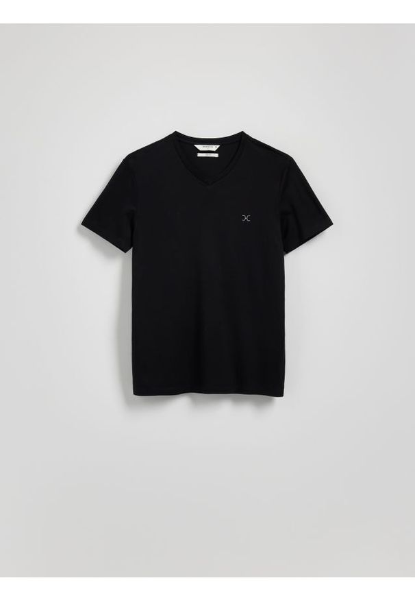 Reserved - T-shirt slim z dekoltem V - czarny. Kolor: czarny. Materiał: dzianina, wiskoza