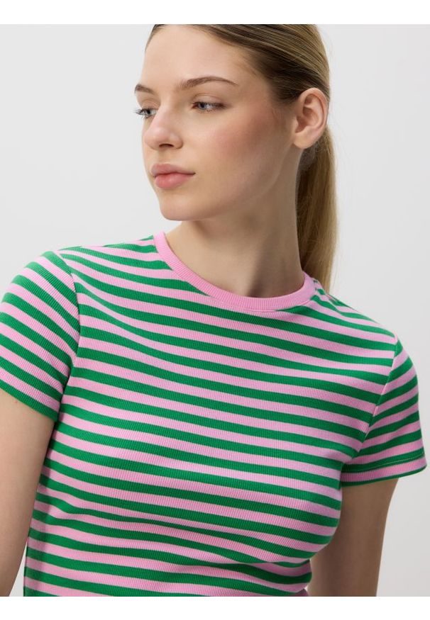 Reserved - Bawełniany t-shirt w paski - zielony. Kolor: zielony. Materiał: bawełna. Wzór: paski