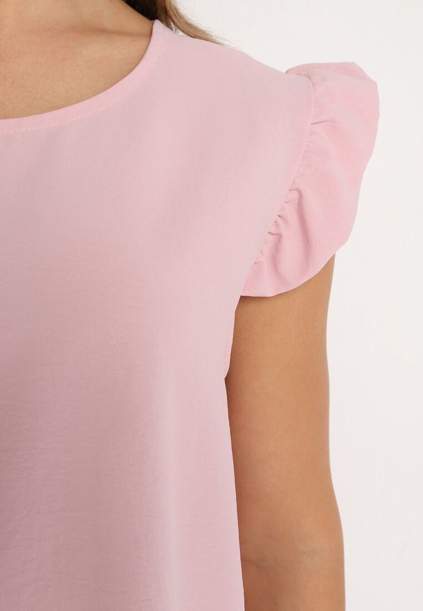 Born2be - Różowy Top Koszulka bez Rękawów z Falbanką Vivolia. Okazja: na co dzień, na randkę. Kolekcja: plus size. Kolor: różowy. Materiał: tkanina, jeans. Długość rękawa: bez rękawów. Wzór: aplikacja. Sezon: lato. Styl: casual, elegancki, klasyczny