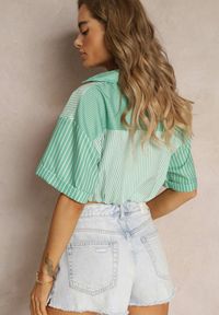 Renee - Zielona Bluzka Krótka w Stylu Retro na Guziki Ozdobiona Paskami Fito. Kolor: zielony. Długość rękawa: krótki rękaw. Długość: krótkie. Wzór: aplikacja. Styl: retro