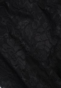 Renee - Czarna Wieczorowa Sukienka z Koronki z Asymetrycznym Wycięciem w Talii Kalimeia. Okazja: na imprezę. Kolor: czarny. Materiał: koronka. Wzór: koronka. Typ sukienki: asymetryczne. Styl: wizytowy. Długość: maxi #7