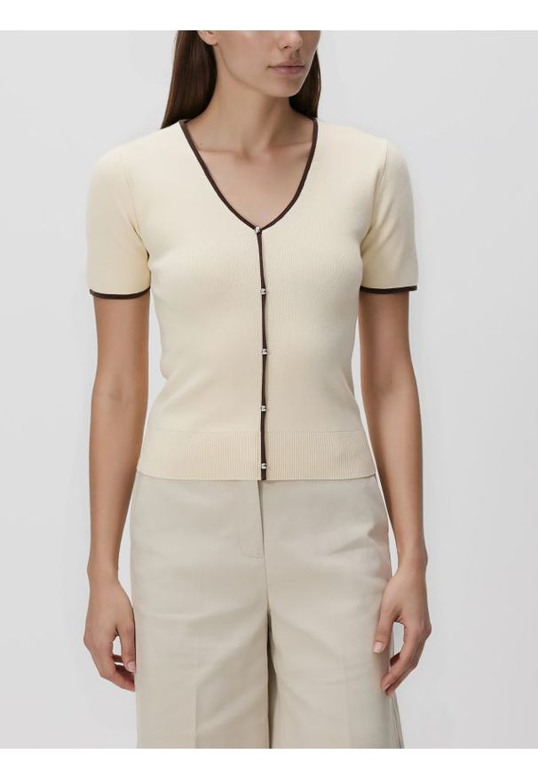 Reserved - Sweter z kontrastową lamówką - kremowy. Kolor: kremowy. Materiał: dzianina, bawełna