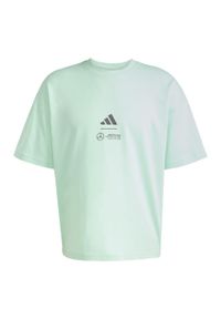 Adidas - Koszulka Mercedes - AMG Petronas Formula One Team Premium Woven. Kolor: zielony, fioletowy, wielokolorowy. Materiał: materiał. Sport: fitness