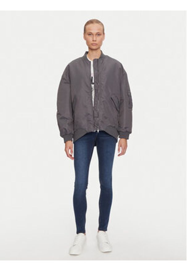 only - ONLY Kurtka bomber Mille 15322732 Szary Oversize. Kolor: szary. Materiał: syntetyk