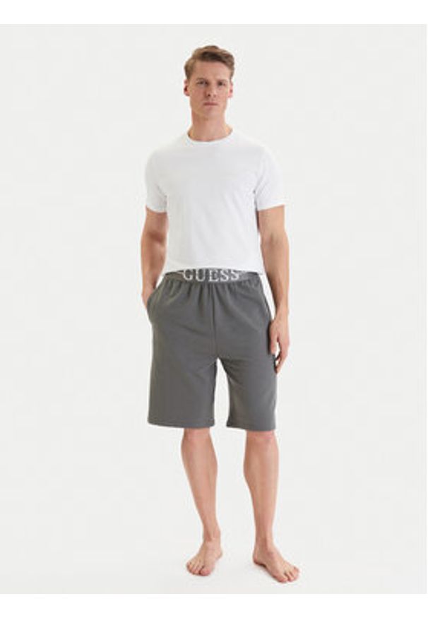 Guess Szorty sportowe U6GD00 KC241 Szary Regular Fit. Kolor: szary. Materiał: bawełna. Styl: sportowy
