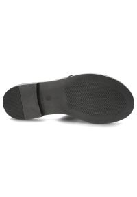 Czarne Klapki Armodo Modne Buty Damskie. Kolor: czarny. Sezon: lato. Obcas: na obcasie. Styl: klasyczny. Wysokość obcasa: niski