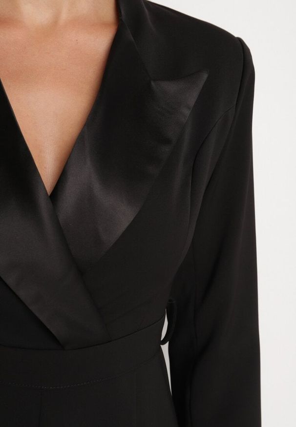 Born2be - Czarny Elegancki Kombinezon o Taliowanym Kroju z Szerokimi Nogawkami Lirraza. Okazja: na spotkanie biznesowe. Kolor: czarny. Długość rękawa: długi rękaw. Długość: długie. Styl: elegancki