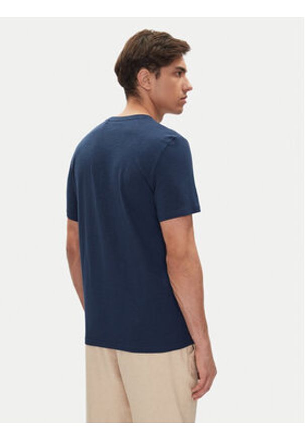 Mustang T-Shirt Austin 1016490 Granatowy Regular Fit. Kolor: niebieski. Materiał: bawełna