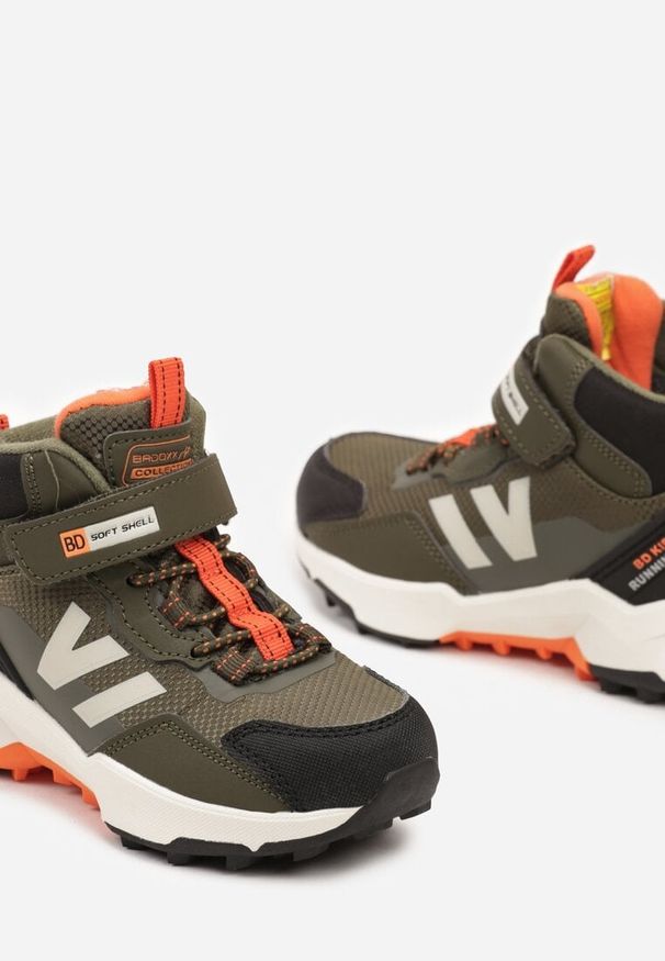 Born2be - Ciemnozielone Botki Sportowe z Ociepleniem i Rzepem Ellarria. Okazja: na uczelnię. Zapięcie: rzepy. Kolor: zielony. Materiał: jeans. Styl: sportowy