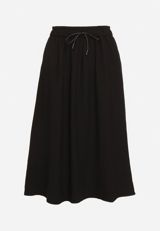 Born2be - Czarna Rozkloszowana Spódnica z Gumką w Pasie i Ściągaczem Xegelia. Okazja: na co dzień. Kolor: czarny. Styl: elegancki, casual