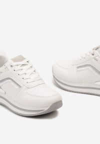 Born2be - Białe Sneakersy z Brokatowymi Wstawkami i Piankową Podeszwą Oriontia. Nosek buta: okrągły. Zapięcie: sznurówki. Kolor: biały. Materiał: materiał. Obcas: na obcasie. Wysokość obcasa: niski