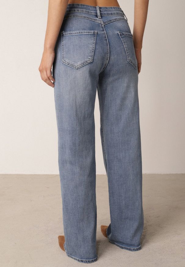 Born2be - Niebieskie Bawełniane Jeansy z Wysokim Stanem i Szerokimi Nogawkami Marydia. Okazja: na co dzień. Stan: podwyższony. Kolekcja: plus size. Kolor: niebieski. Styl: casual, klasyczny, elegancki