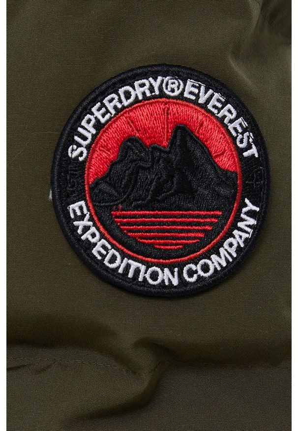 Superdry Kurtka damska kolor zielony zimowa. Okazja: na co dzień. Kolor: zielony. Materiał: poliester, materiał, futro. Wzór: gładki. Sezon: zima. Styl: casual