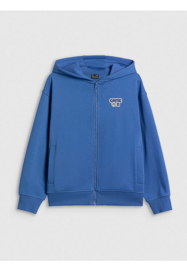 4f - 4F Bluza dresowa loose z kapturem chłopięca - granatowa 146 (10-11 lat). Okazja: na uczelnię, na co dzień. Typ kołnierza: kaptur. Kolor: niebieski. Materiał: dresówka. Wzór: nadruk. Sezon: lato. Styl: sportowy, casual