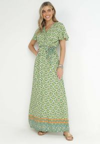 Born2be - Zielona Sukienka z Wiskozy w Etno Wzór z Gumką i Paskiem w Talii Lucassa. Kolor: zielony. Materiał: wiskoza. Styl: etno #1