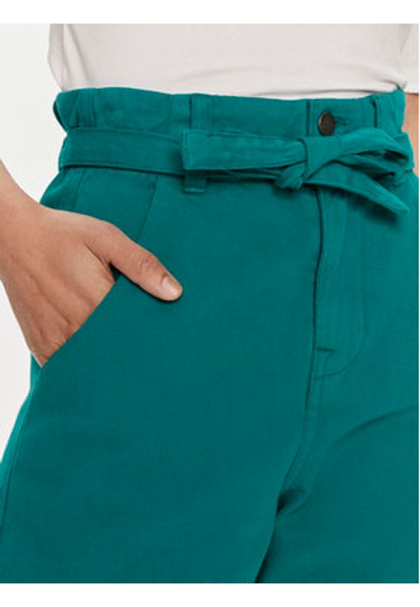 United Colors of Benetton - United Colors Of Benetton Szorty materiałowe 4DUKD9019 Zielony Regular Fit. Kolor: zielony. Materiał: bawełna