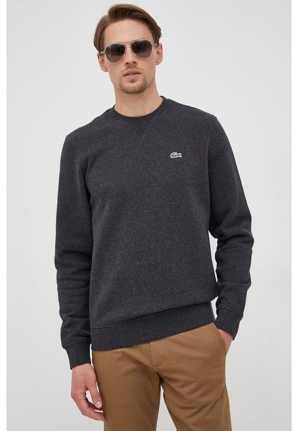 Lacoste bluza męska kolor beżowy gładka. Okazja: na co dzień. Kolor: szary. Wzór: gładki, aplikacja. Styl: casual