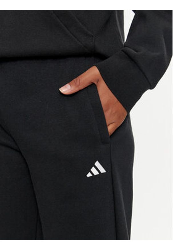 Adidas - adidas Spodnie dresowe Essentials Small Logo IW0221 Czarny Regular Fit. Kolor: czarny. Materiał: bawełna, syntetyk