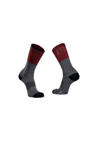 Skarpety rowerowe NORTHWAVE EXTREME PRO HIGH SOCK. Kolor: czerwony, wielokolorowy, szary