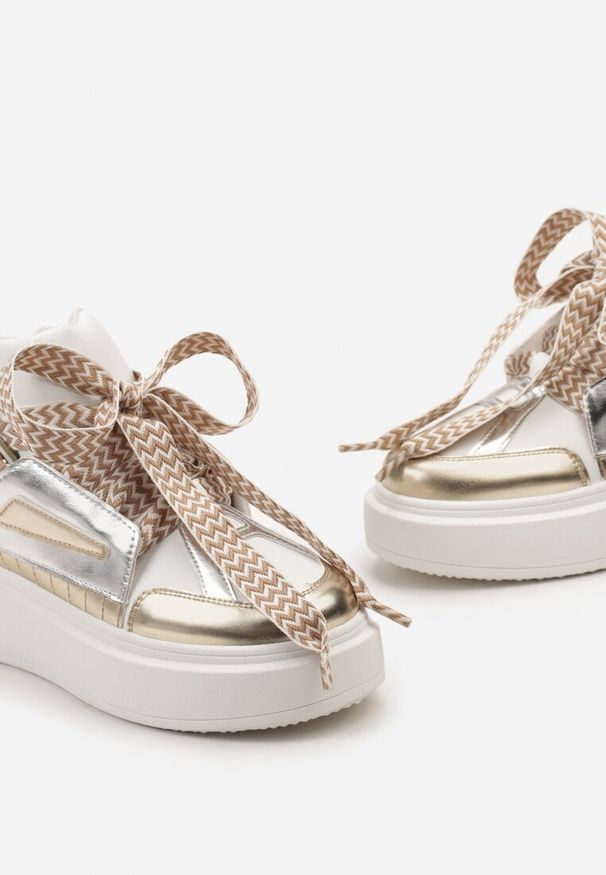 Renee - Biało-Złote Sneakersy Na Niskiej Platformie z Szerokimi Sznurówkami we Wzorek Vidira. Nosek buta: okrągły. Zapięcie: sznurówki. Kolor: biały. Obcas: na platformie. Wysokość obcasa: niski