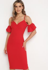 Born2be - Czerwona Sukienka Dopasowana z Kopertową Górą i Ozdobną Falbanką Yaleria. Okazja: na wesele, na ślub cywilny. Kolor: czerwony. Materiał: materiał. Długość rękawa: krótki rękaw. Typ sukienki: kopertowe #5