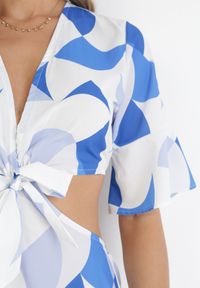 Born2be - Niebieska Rozkloszowana Sukienka Maxi z Kopertowym Dekoltem z Ozdobnym Wiązaniem Hanie. Okazja: na co dzień. Kolor: niebieski. Typ sukienki: kopertowe. Styl: casual. Długość: maxi #2