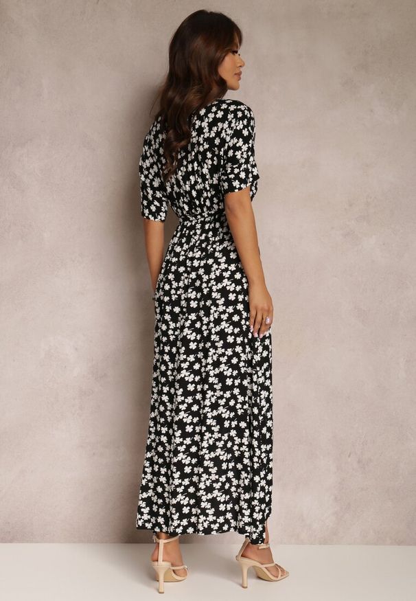 Renee - Czarna Sukienka Euphice. Okazja: na randkę, na spacer. Typ kołnierza: dekolt kopertowy. Kolor: czarny. Materiał: wiskoza. Długość rękawa: krótki rękaw. Sezon: lato. Typ sukienki: rozkloszowane, kopertowe