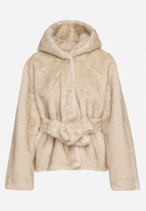 Born2be - Beżowa Kurtka Futerko z Kapturem i Wiązanym Paskiem Zetara. Okazja: na spacer, na co dzień. Typ kołnierza: kaptur. Kolor: beżowy. Materiał: futro. Styl: casual, klasyczny